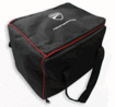 /アルミニウム製トップケース用インナーバッグ　：　　96780851A アルミニウム製トップケースセット用。　　ブラックの生地を使用し、Ducati Performance ロゴをあしらっています。持ち運びに便利なハンドルがついています。　　