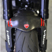 /CARBON FRONT MADGUARD:RED/MATT カーボンフロントマッドガード:レッド/マット ※DIAVEL使用フロントマッドガード用3D DUCATIカンパニーロゴ デカール(43814751A)は付属しません。