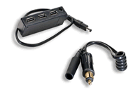 USB ポート付き電源ケーブル　：　　　バイク側の 12V ソケット用シガープラグ付き、携帯電話やデジタルカメラなどの接続が可能な USB ポートを備えます。