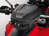 ^N|PbgobO@@ Multistrada V4F@@Z~n[h\ŗe 6 bgAgѓdbzAނMdiȂǂ[ł֗ȃANZT[BtB[vOւ̃NCbNtbNVXeAX}[gtH[pɏ㕔|PbgtĂ܂B֗ȖhJo[LbgɕtĂ܂BKvȕł茳Ɏ[ĂANZT[łB@ tɂ96780281A TanklocktWLbgKvłB@@KԎFMULTISTRADA V4A MULTISTRADA V4SA MULTISTRADA V4S TRAVELA MULTISTRADA V4S TRAVEL RADARA MULTISTRADA V4S RADAR