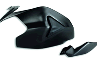 カーボン製スイングアームカバー：　Panigale V2用　　　★プラスチック製特製スライダー付きで転倒時にプロテクション効果を発揮し、ファッション要素としても光ります。スイングアームを傷から守る為に内側はラバー加工されています。