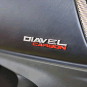 3D DIAVEL CARBON DECAL　サイドエアダクトカバー用　　　※【注意】左右でデザインが異なります（右側：43815611A、左側：43815711A）　※1枚の価格です。 [43815711_611a]