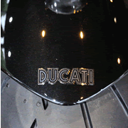 MECCANICA STYLE DUCATI DECAL（S）　　　　DIAVEL CROMO使用フロントマッドガード用 [43818141a]