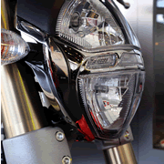 ヘッドライトブラケット クローム　　　　　　　　Monster 20th. Anniversaryモデル使用 [82919673ad]